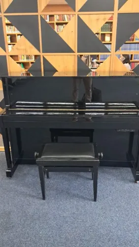 Piano Kawai vertical 