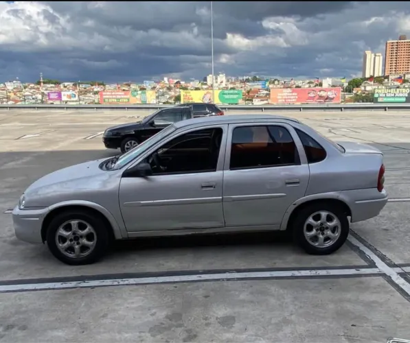 CORSA SEDAN 2001 - 1.0 16V Milenium