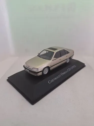 Miniatura Chevrolet Omega CD 1992 - Escala 1:43 - Marca Ixo