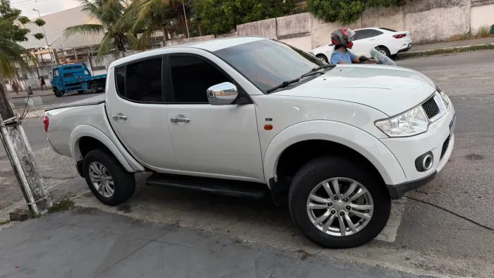 Mitsubishi L200 Triton HPE 3.2 CD TB Int.diesel AUT 2013
