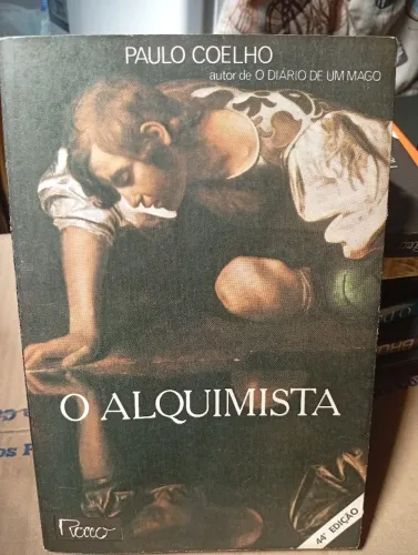 Vendo livros, o Alquimista de Paulo Coelho.