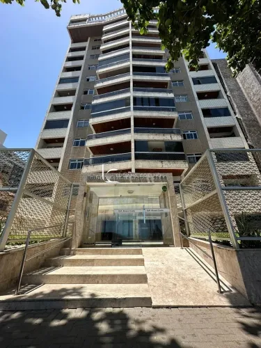 Apartamento Cobertura Duplex à Venda na Avenida Boa Viagem com 5 Quartos / 413m²