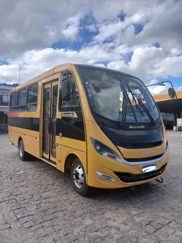 Micro Ônibus Iveco 70C17 ano 2016. Ótimo estado