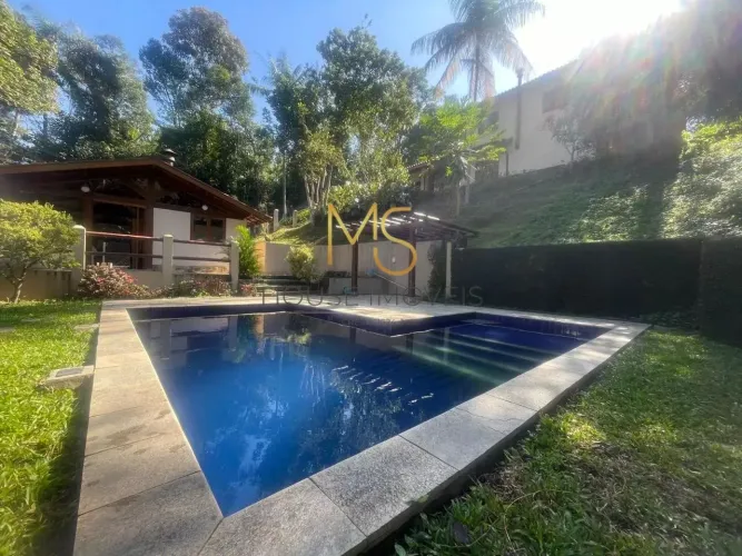 Casa para venda com 3 dorms, sendo 1 súite, piscina, área gourmet com salão de festas e qu