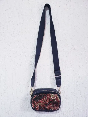 Bolsa de Ombro com Paetês Vibrantes