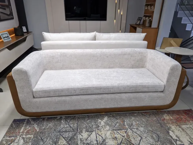 Sofá fixo elegante e confortável