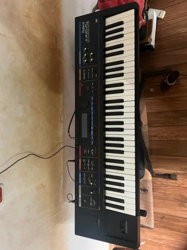 Teclado Roland Juno-Di