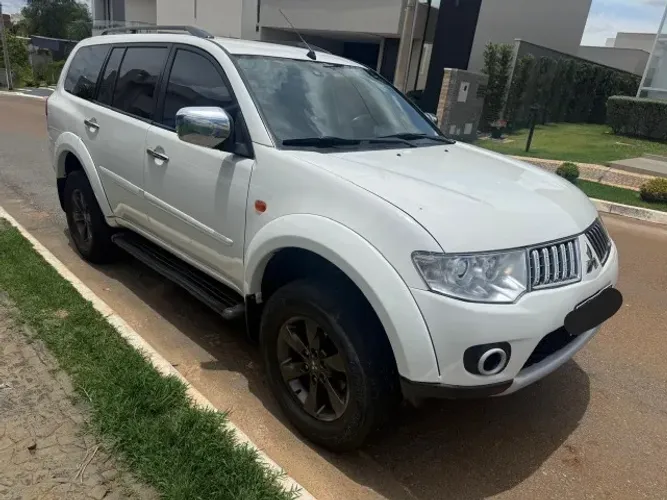 Mitsubishi Pajero Dakar HPE 3.2 4X4 T.I Dies 5P AUT 2013