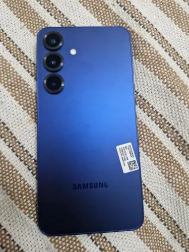 Vendo um S25 com 5 meses de uso. 3.800$ ou troco pelo S25 ultra e dou mais um dinheiro.