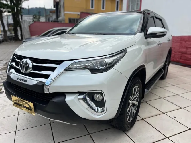 Hilux SW4 SRX 4x4 2.8 TDI 16v Diesel 2017 Automática 7 Lugares