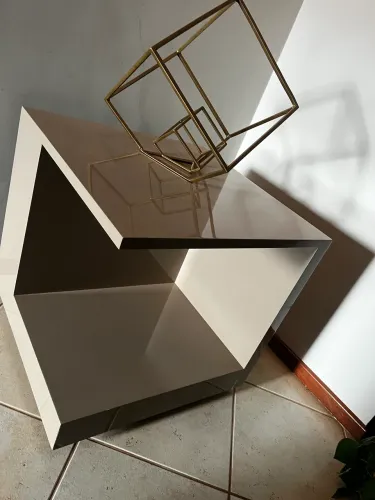 Mesa de canto de laka 