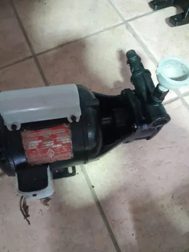 Motor com bomba d'água acoplada 110/220