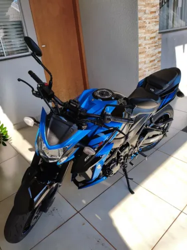 VENDO OU TROCO POR CARRO.