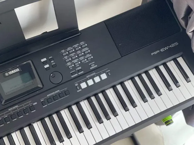 TECLADO YAMAHA PSR EW425