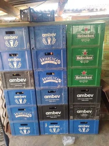Vendo engradados cerveja , Coca KS , Ls e profissa. 