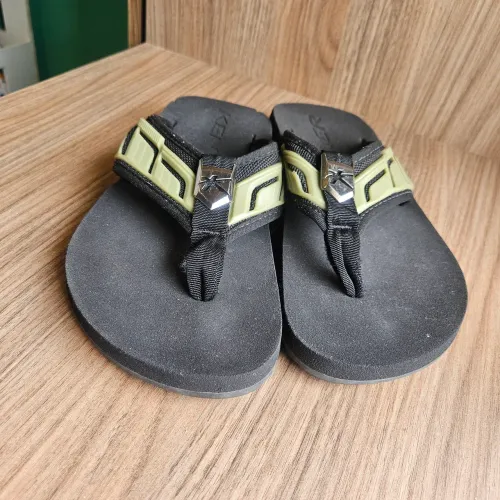 Chinelo kenner kivah force