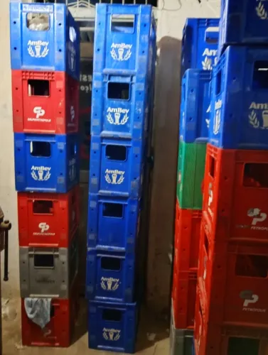 Grades de cerveja de litro vazias e 1 de spaten de 600 com vasilhames por 100