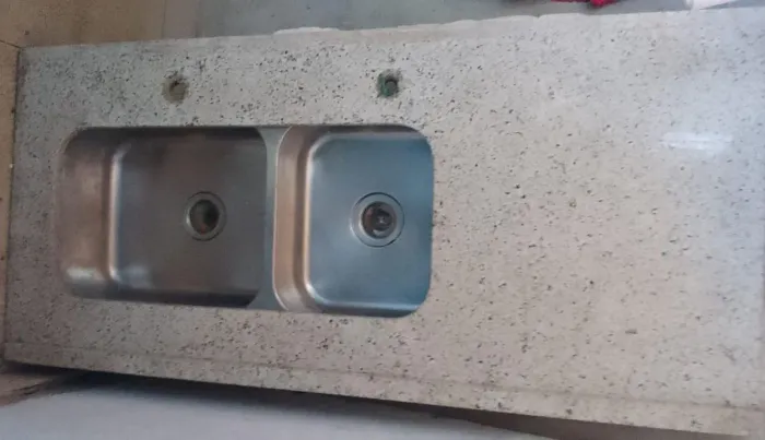 Vendo pia de granito com 2 cubas perfeito estado!!!