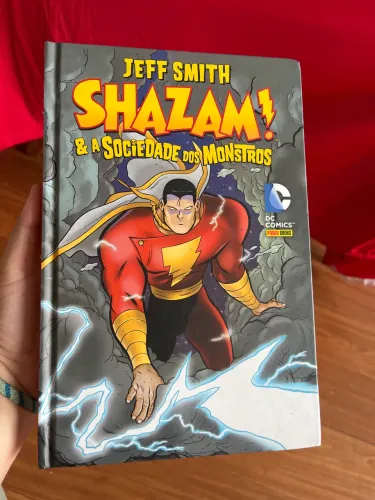 Shazam e a sociedade dos monstros 