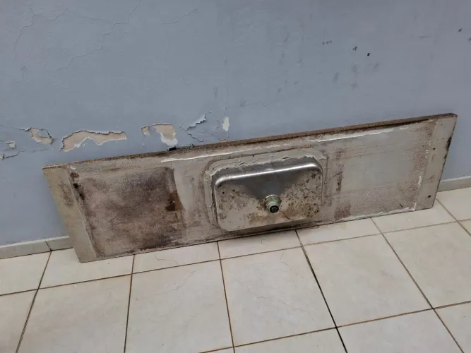 Vende-se pia em mármore