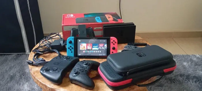 Nintendo Switch V2 Mariko Desbloqueado + 3 Pares Joy-Con + Controle