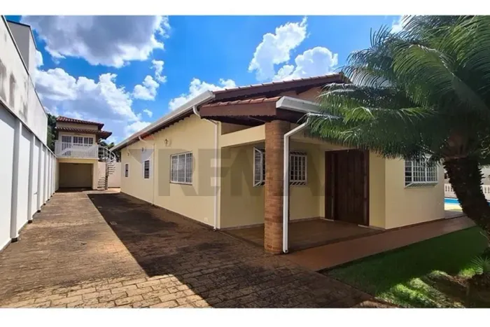 SOFISTICAÇÃO, CONFORTO E EXCLUSIVIDADE EM UMA CHÁCARA COMPLETA PORTEIRA FECHADA