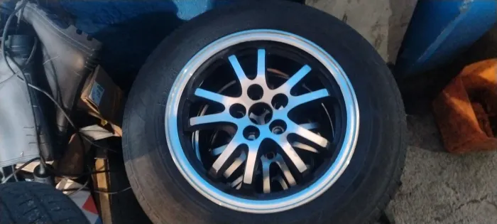 Rodas com pneus Firestone 
