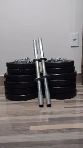 Kit anilhas PVC total 52kg (8 anilhas de 5kg + 4 de 3kg) + 2 barras de halteres.