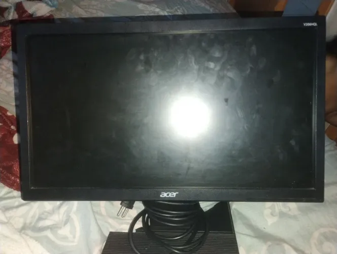 Monitor Acer camer 60 hz está com a base quebrada mas não interfere
