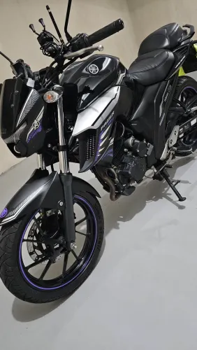 FZ25 Pantera Negra 2023 Único dono Impecável