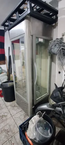 Freezer expositor vertical giratório