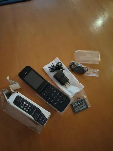 Telefone Celular para Idoso Nokia 2720 Flip (pouquissimo usado)