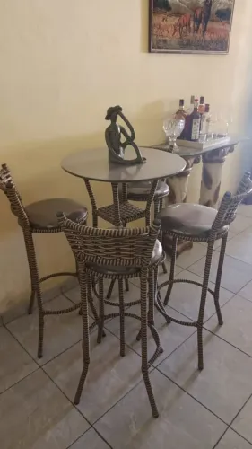 VENDO MESA RETRÓ, SEMI NOVA EM ÓTIMO ESTADO, DIVIDO NO CARTÃO DE CRÉDITO