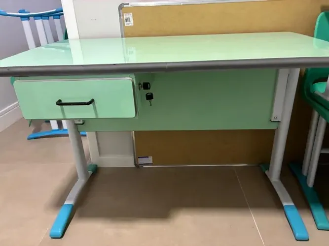 Mesa para professor - Semi nova