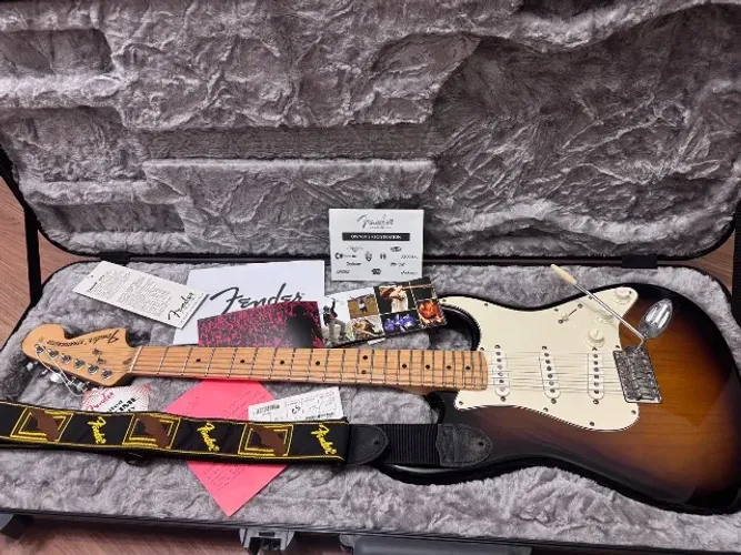 Guitarra Fender American Special