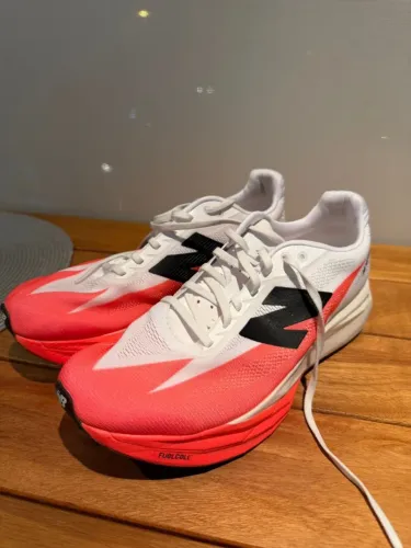 Tênis New Balance FuelCell SuperComp Elite v5 - Tamanho 40