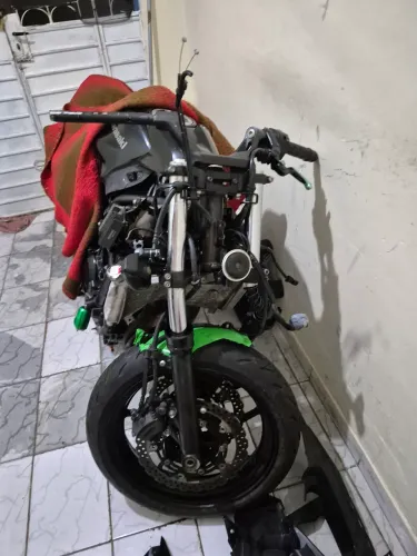Ninja 650 acidentada