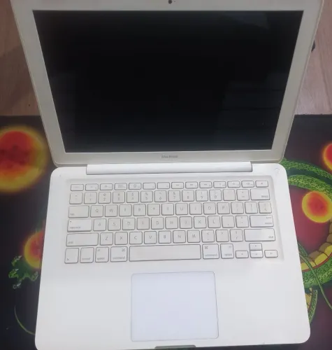 MACBOOK ( REPAROS OU APROVEITAMENTO DE PEÇAS) NÃO LIGA
