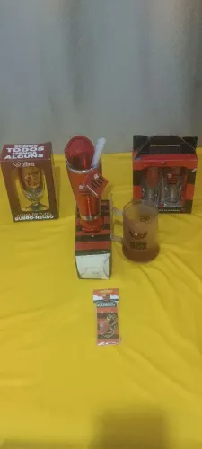 KIT DE COPOS, CHAVEIRO E CANECAS ORIGINAIS DO FLAMENGO 