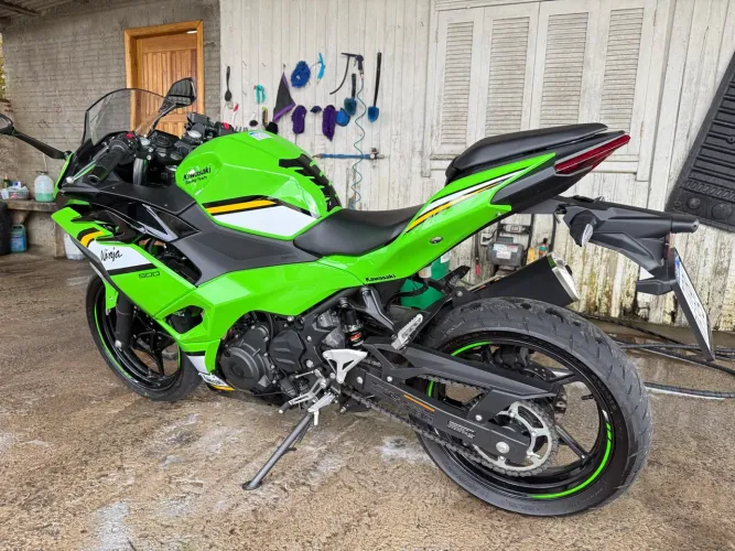 Kawasaki Ninja 500 SE 2025