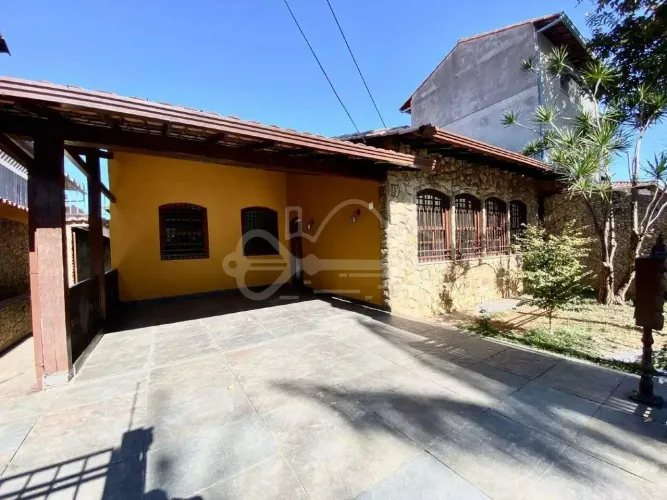 CASA | 3 QUARTOS | 3 VAGAS - BAIRRO JARAGUÁ - R$ 5.450,00