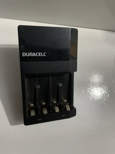 CARREGADOR DE PILHAS DURACELL
