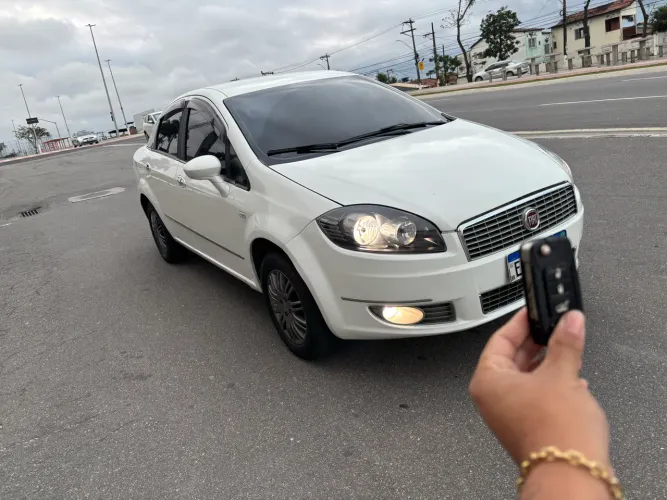 Fiat Linea Essence 1.8 Flex 16V 4P 2013