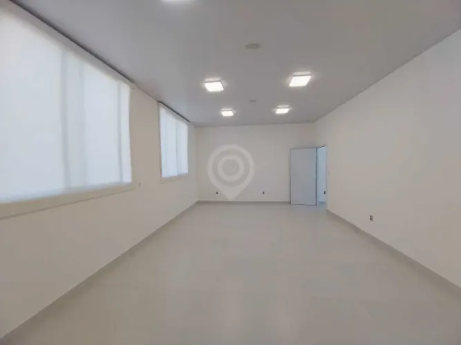 Sala : / Comercial / Loteamento Morrão Da Força