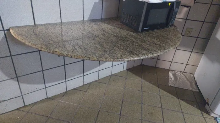 Vendo ou troco mesa de granito
