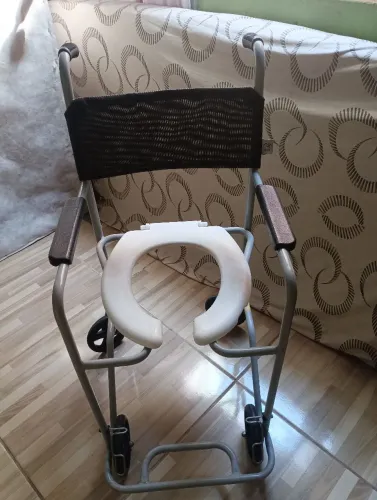 Vendo cadeira de banho