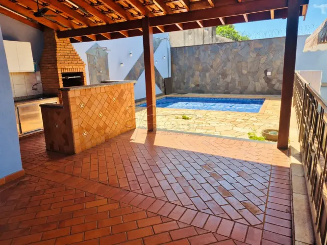 Casa sobrado de 216m² com piscina para locação - Jardim Antártica