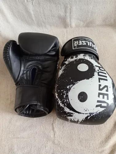 Luva Pulser 14oz usada apenas 3x * MuayThai/ Boxe / kickboxing *