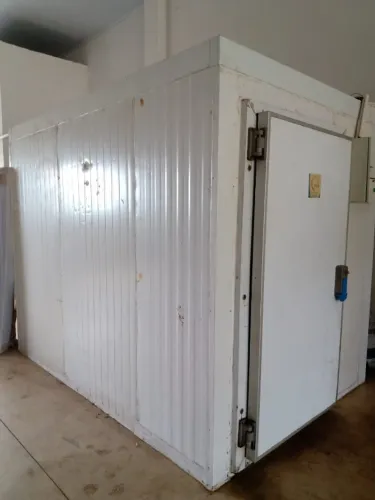 Câmara Fria 2x3m p/ Bebidas - 140 Engradados - Chega a -10°C - Trifásica