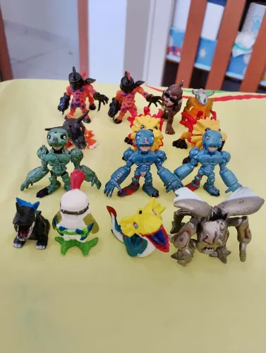 Lote de bonecos Digimon (14 bonecos)